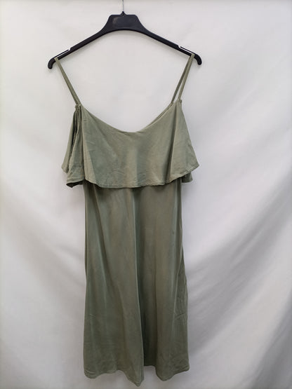 OTRAS. Vestido verde volante T.u(s)
