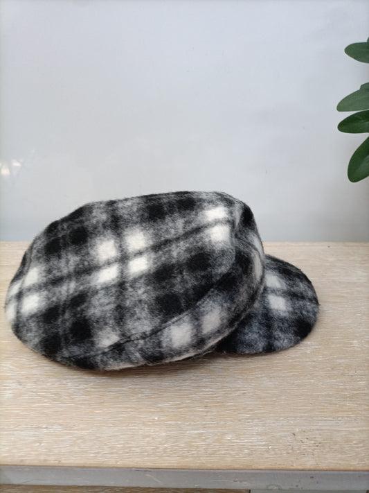 PRIMARK. Gorra paño cuadros