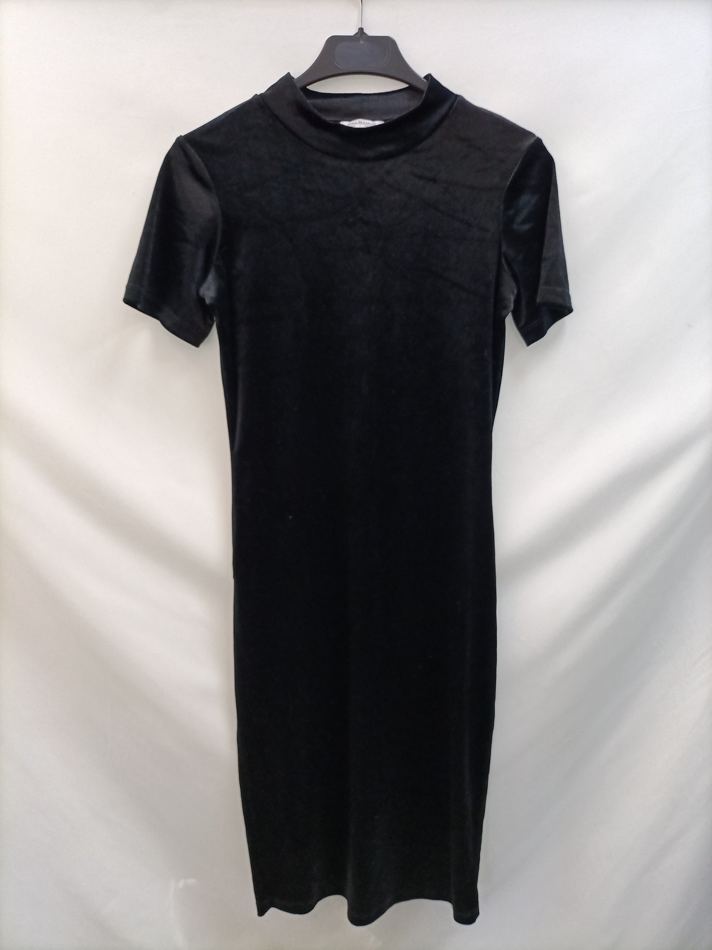 ZARA. Vestido negro Terciopelo T.s