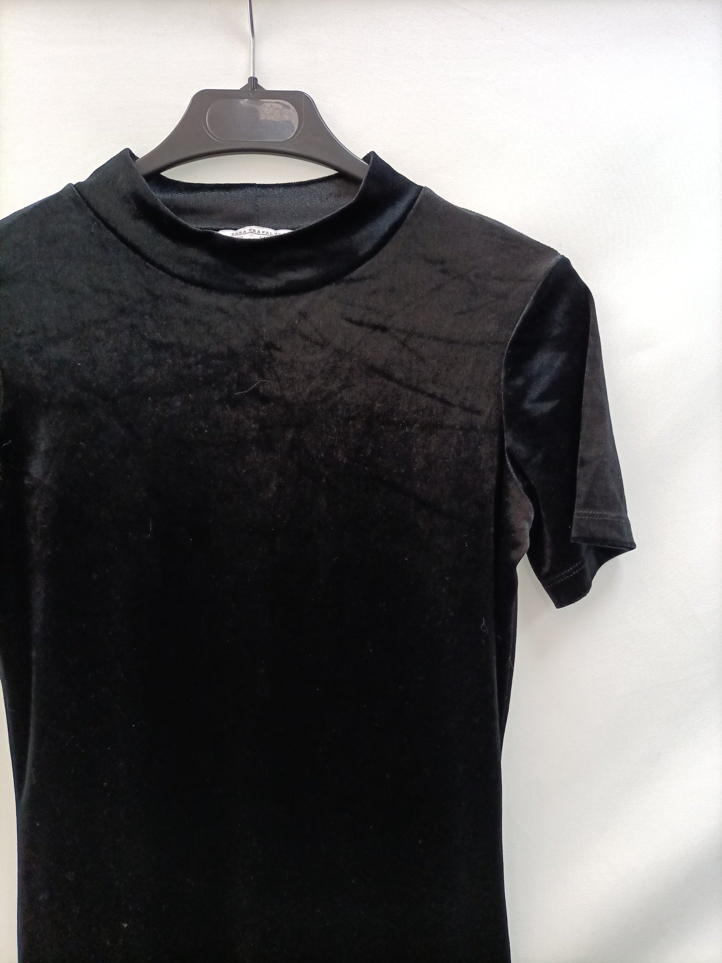 ZARA. Vestido negro Terciopelo T.s