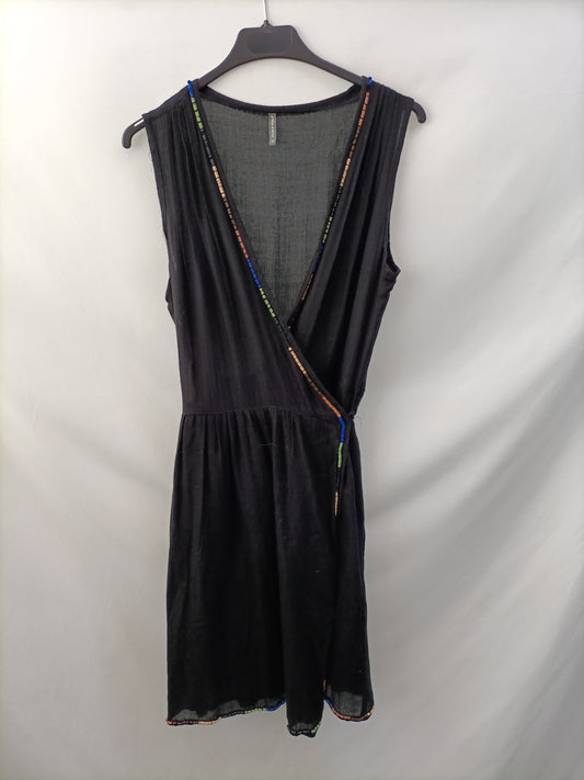NAFNAF. Vestido negro cruzado abalorios T.38