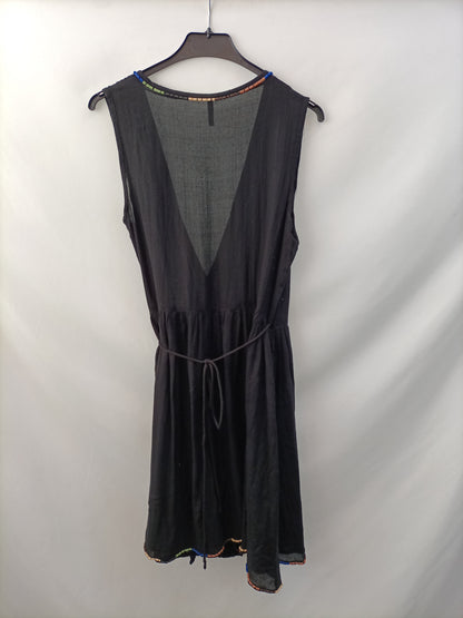 NAFNAF. Vestido negro cruzado abalorios T.38