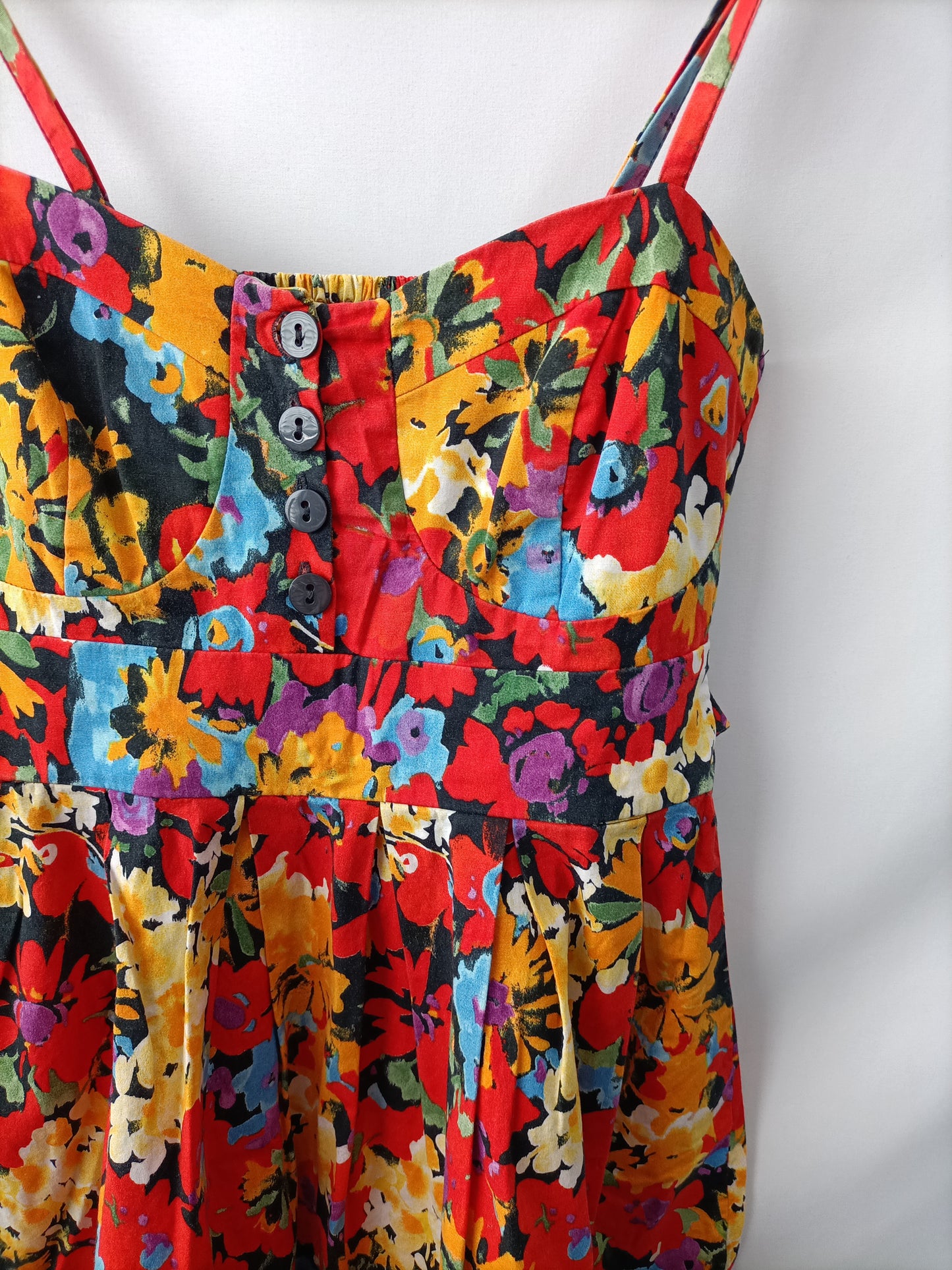 BLANCO. Vestido rojo flores T.xs