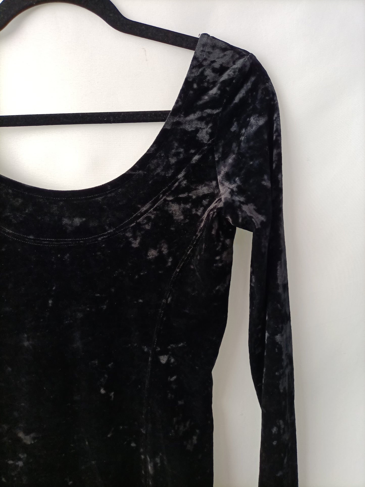 OTRAS. Vestido negro terciopelo Tu(s)