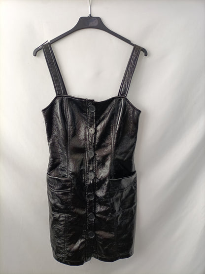 STRADIVARIUS. Vestido negro vinilo T.s