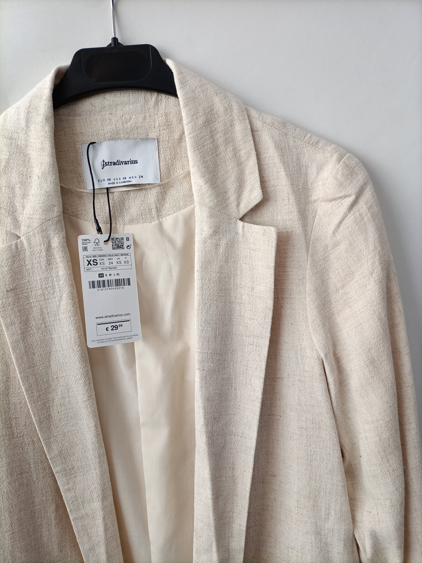 STRADIVARIUS. Blazer beige fluida T.xs