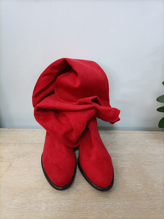 CUPLÉ. Botas antelina rojas T.37