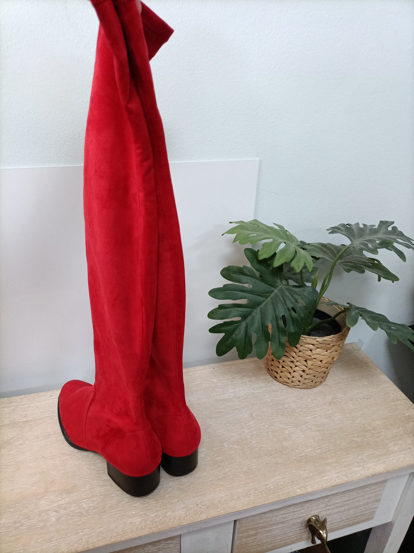 CUPLÉ. Botas antelina rojas T.37