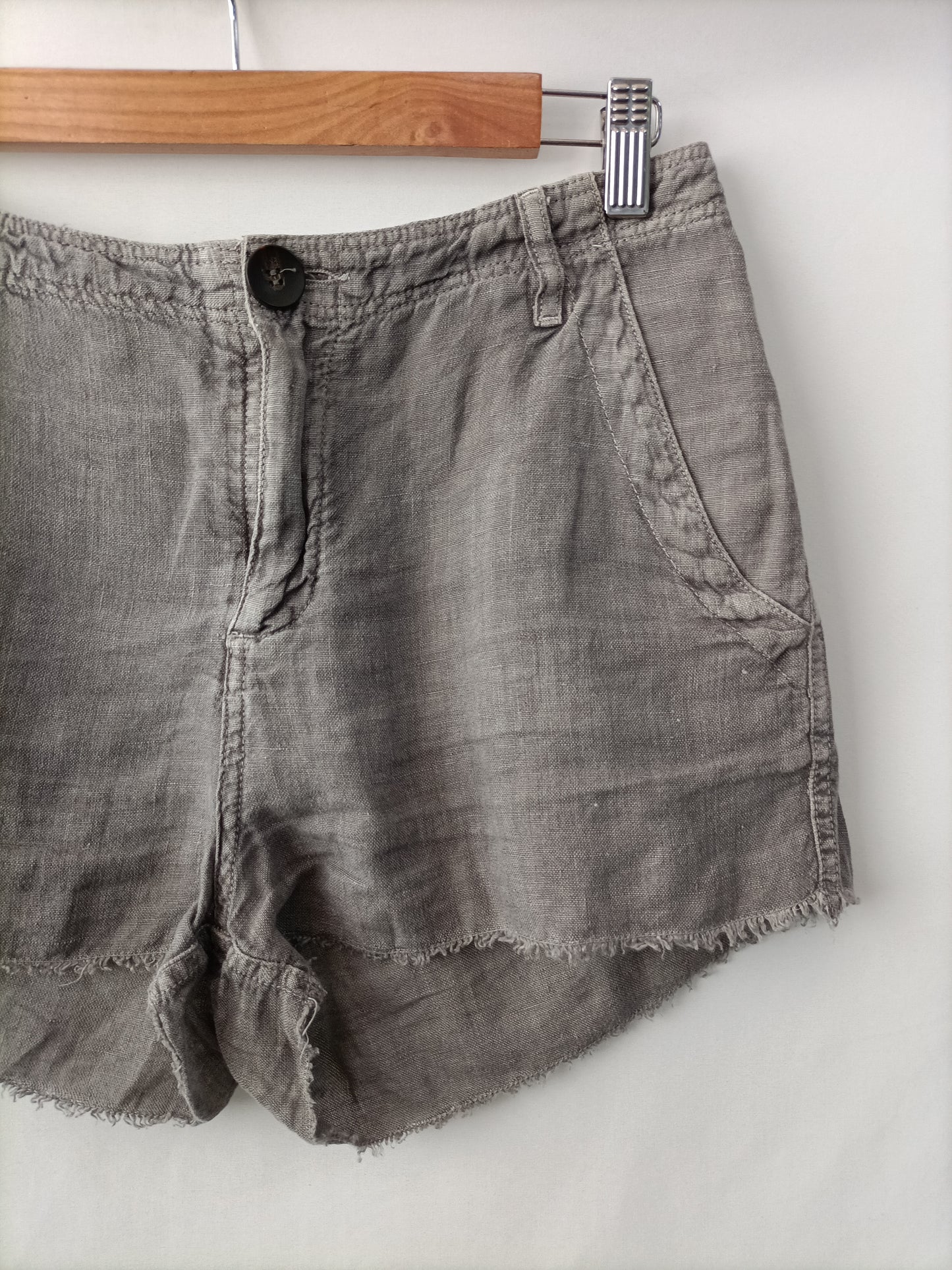 MANGO. Shorts Fluido gris T. S