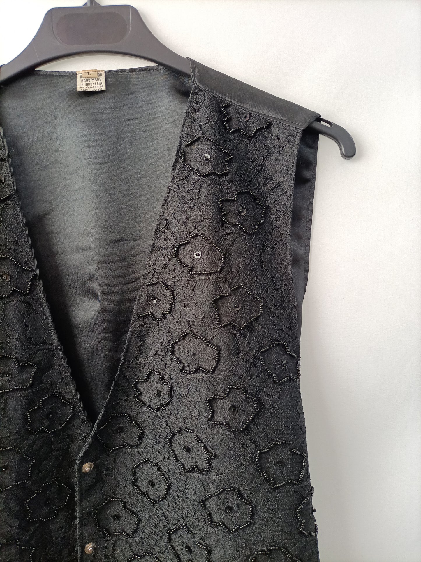 OTRAS. Chaleco negro pedrería T.l