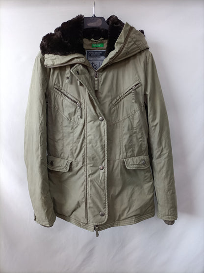 BENETTON. Parka verde gordita T.s (tara)