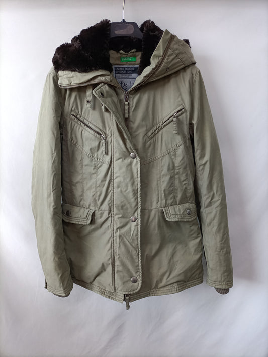 BENETTON. Parka verde gordita T.s (tara)