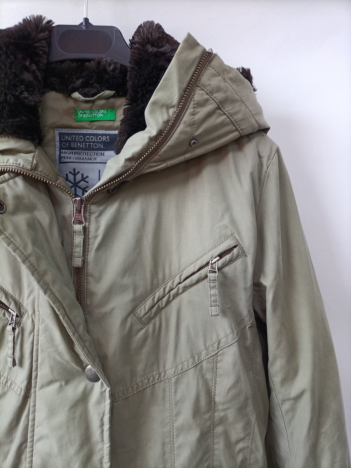 BENETTON. Parka verde gordita T.s (tara)