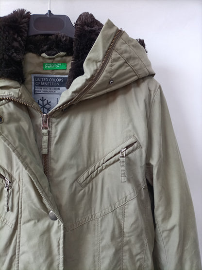 BENETTON. Parka verde gordita T.s (tara)