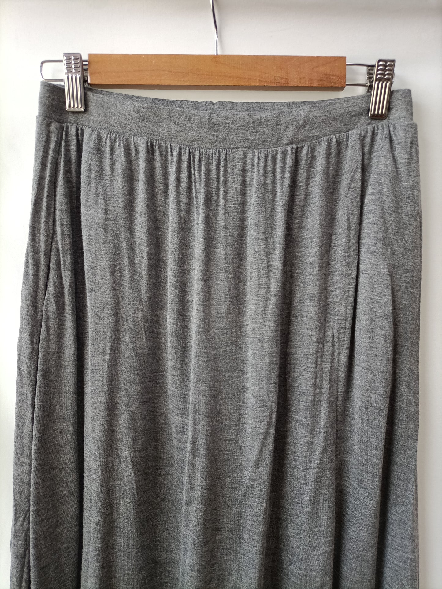 OTRAS. Falda midi gria Tu(34)