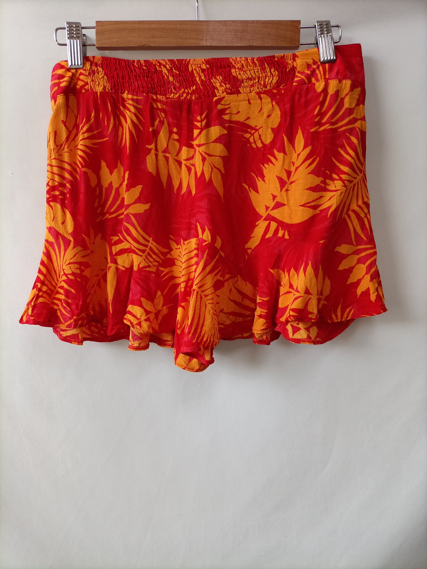 MANGO. Shorts fluido hojas T.s