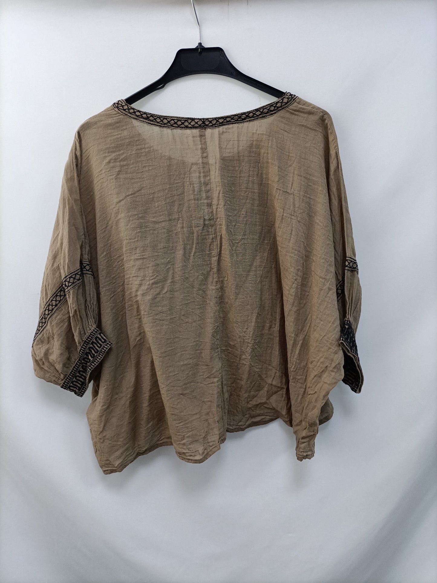 NATURA. Blusa verde bordada T.s