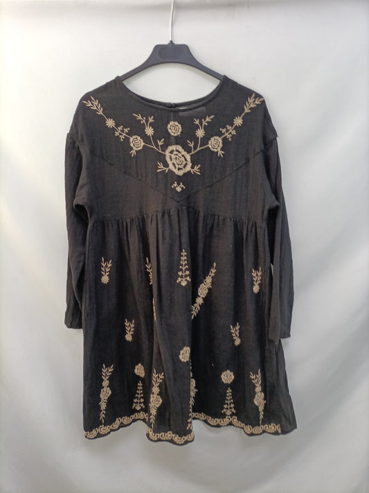 ZARA. Black embroidered dress S.13/14(xs)