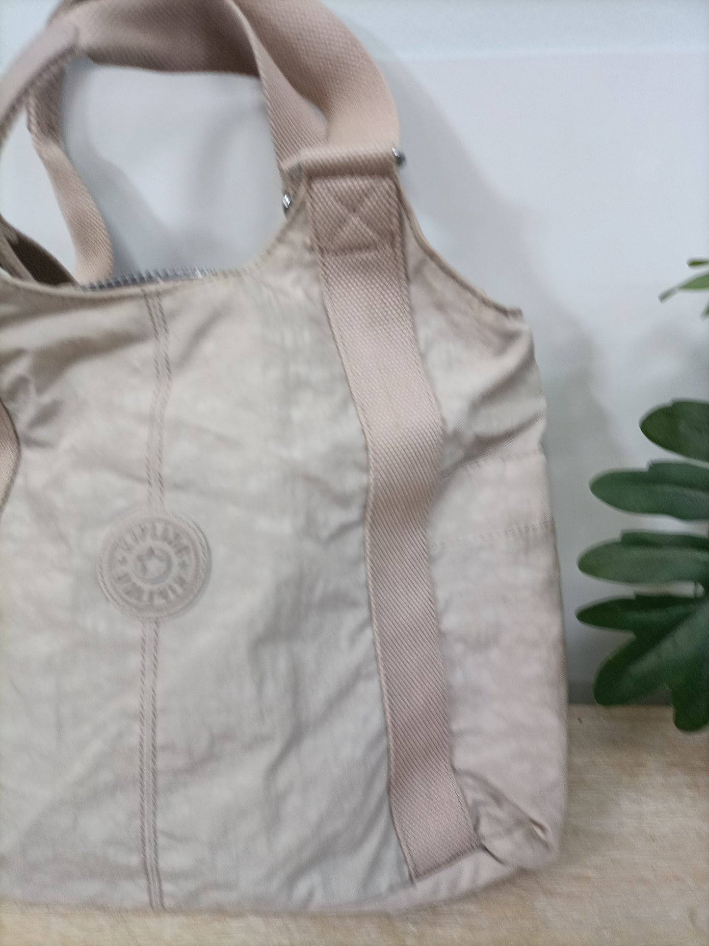 KIPLING.Bolso lona beige TM. (TARA)