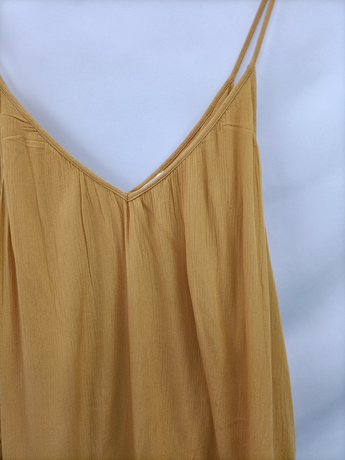 H&M. Mono encaje mostaza T.40