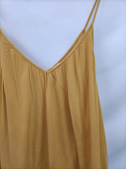 H&M. Mono encaje mostaza T.40