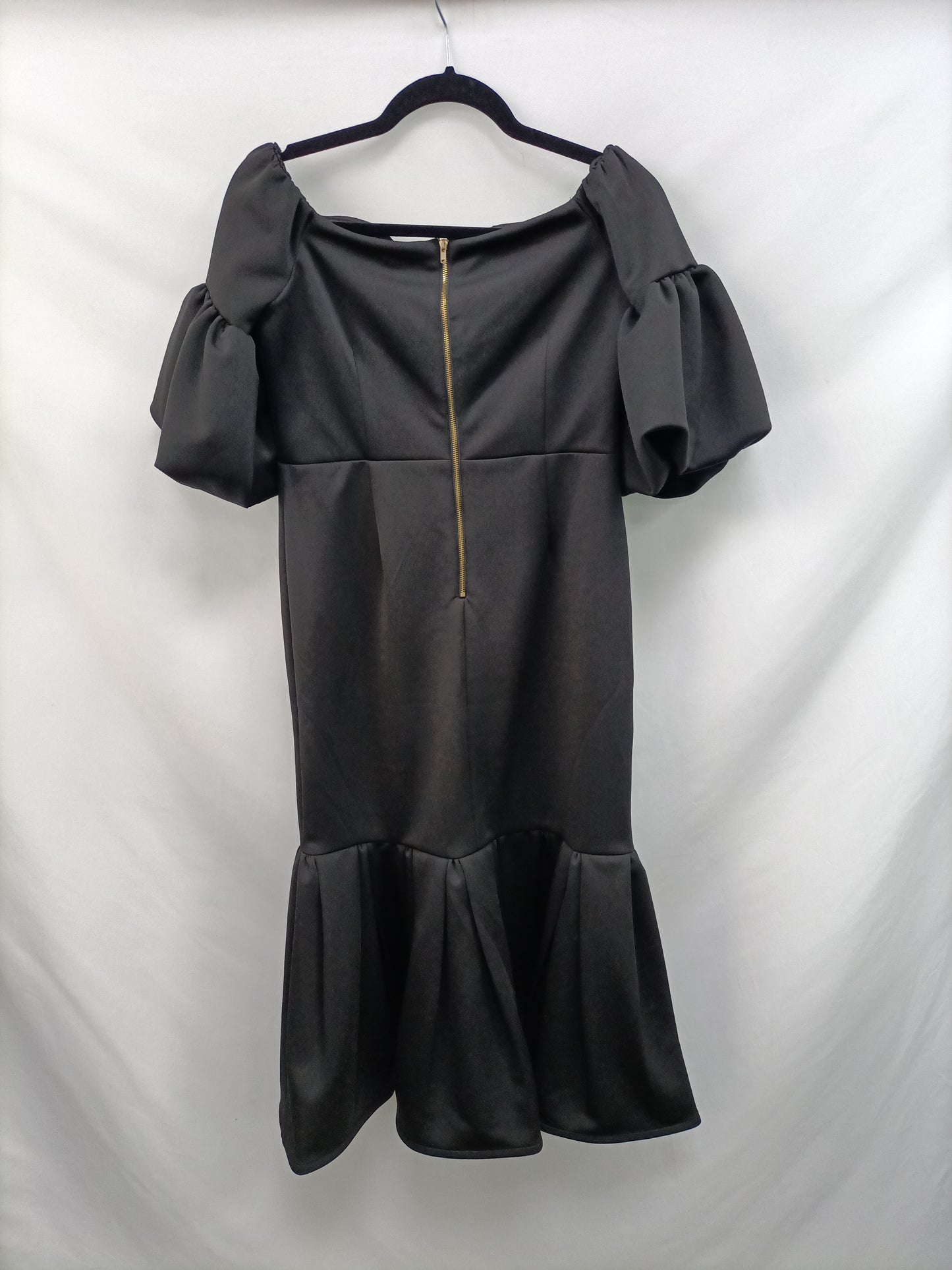 BOOHOO. Black dress with ruffles, size 40