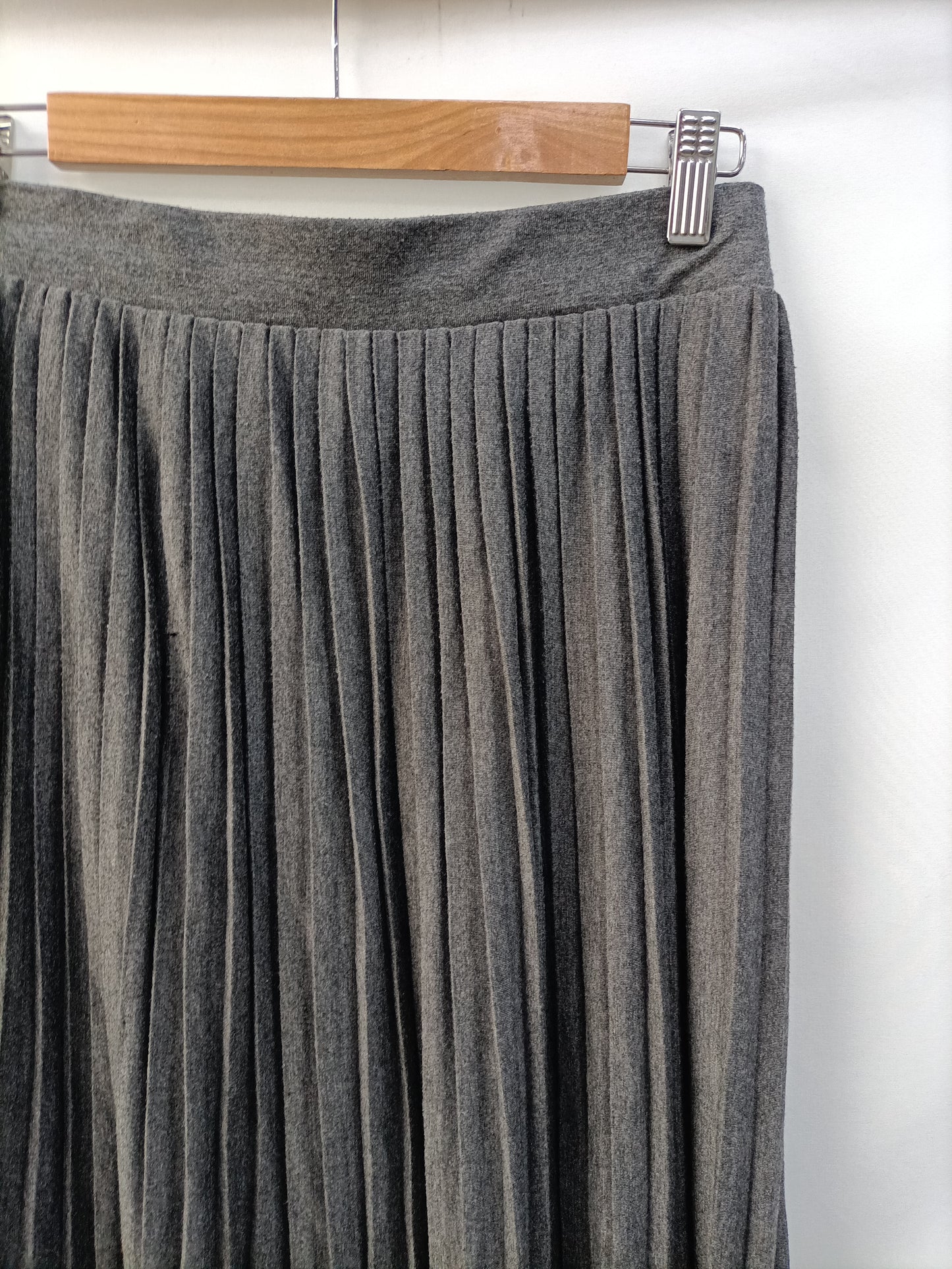 PULL&BEAR. Falda plisada gris T.m