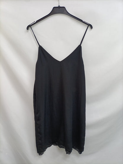 ZARA. Vestido begro lencero.T.s