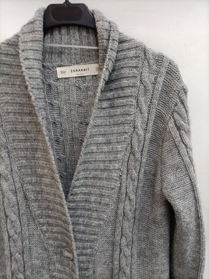 ZARA. Cárdigan gris T.m