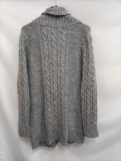ZARA. Cárdigan gris T.m