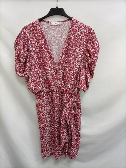 MANGO. Vestido burdeos flores T.m