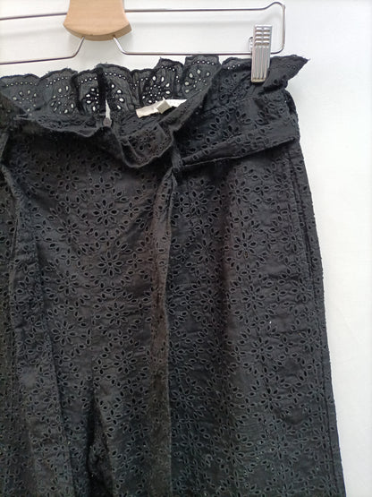 SCALPERS. Pantalón negro troquelado T.s