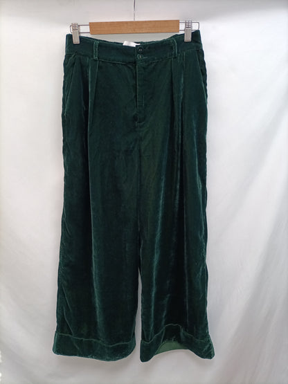 SCALPERS. Pantalón verde terciopelo T.m