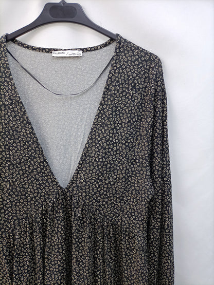 PULL&BEAR. Vestido negro flores T.m