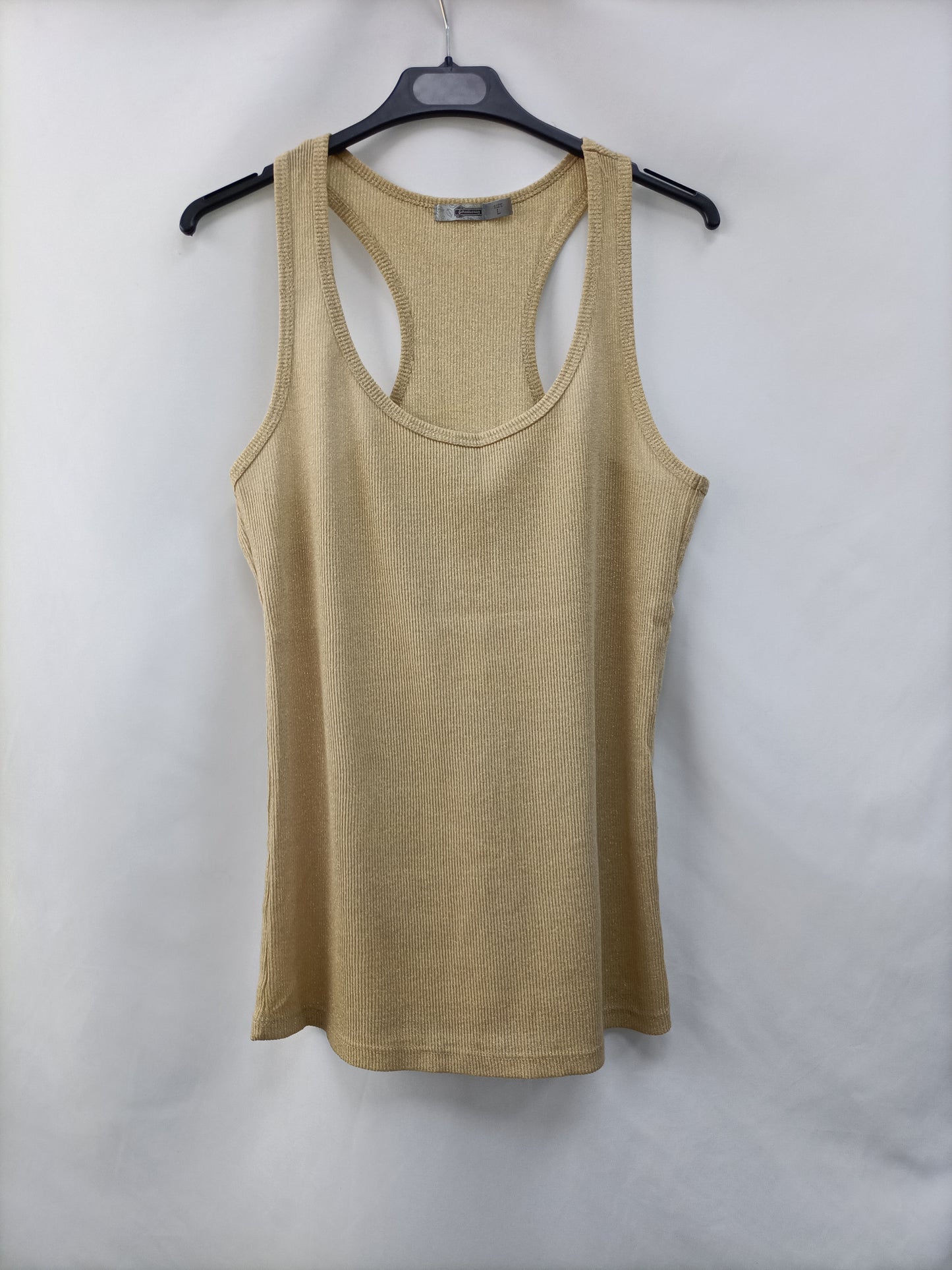 STRADIVARIUS. Camiseta dorada T.l