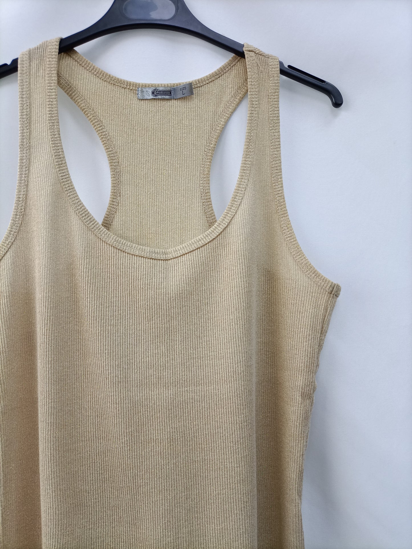 STRADIVARIUS. Camiseta dorada T.l