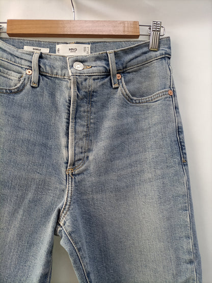 MANGO. Pantalón denim claro T.36