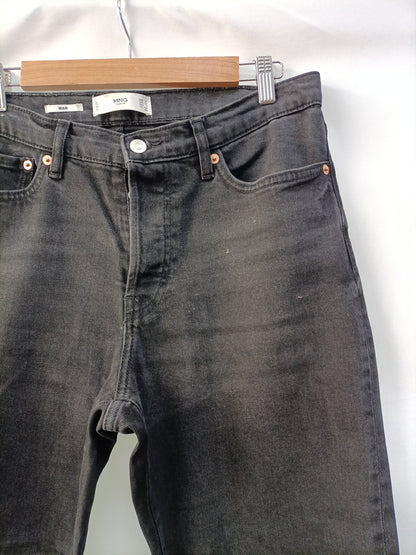 MANGO. Pantalón denim negro T.42