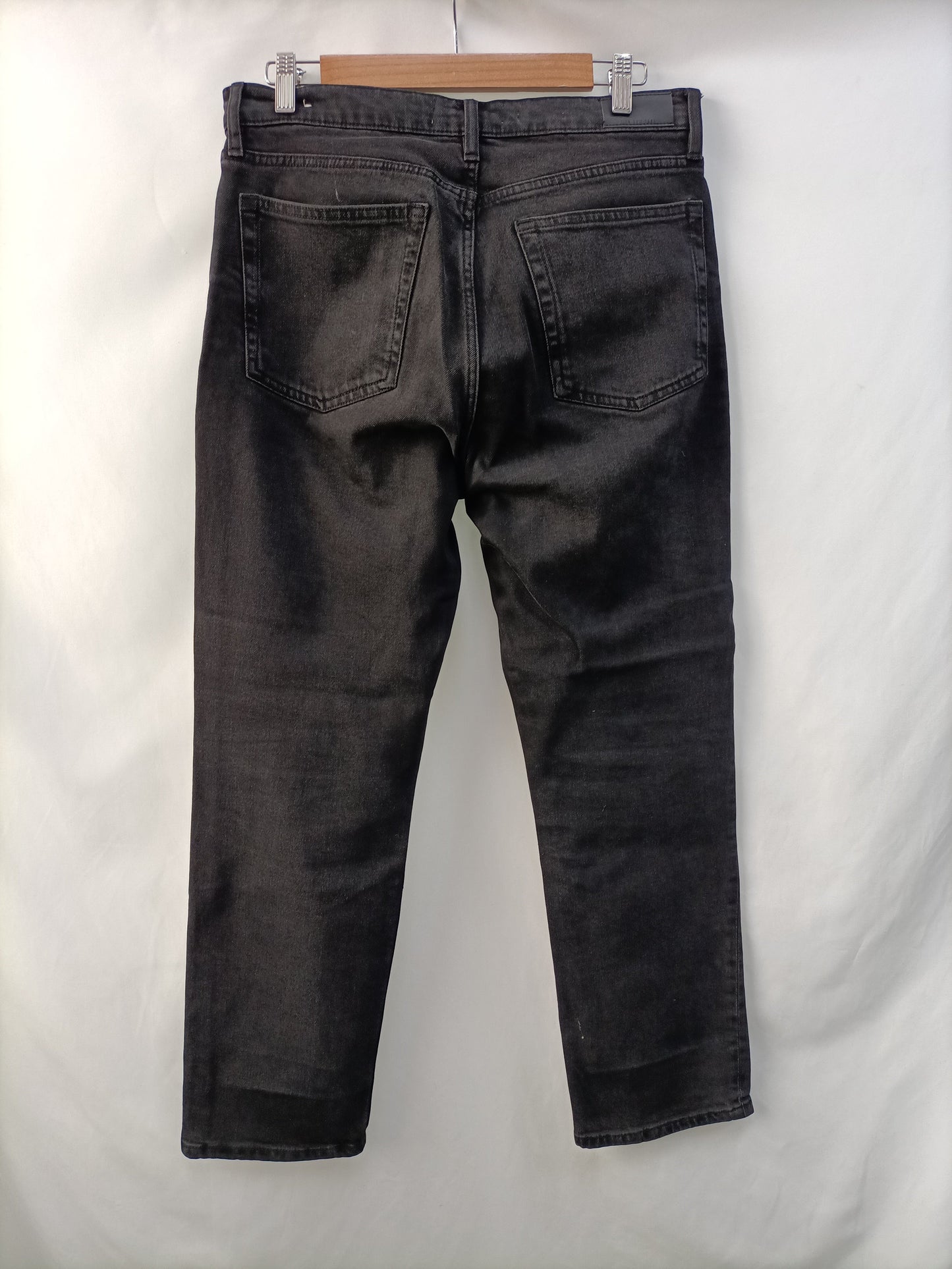 MANGO. Pantalón denim negro T.42
