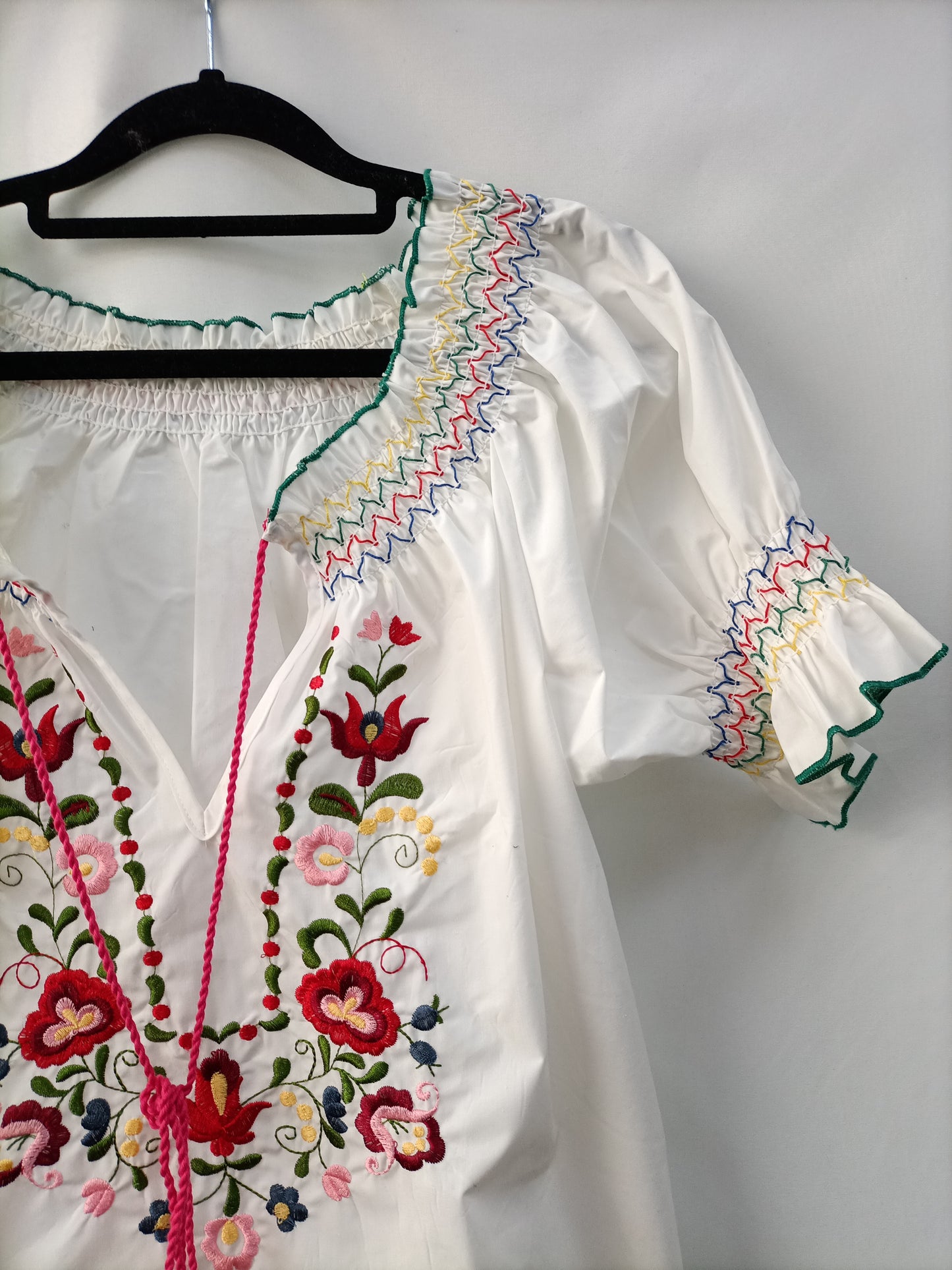 OTRAS. Blusa blanca bordada T.u(s)