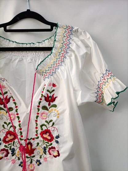 OTRAS. Blusa blanca bordada T.u(s)