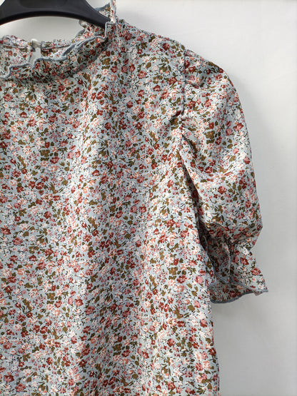 OTRAS. Blusa azul flores T.u(s)