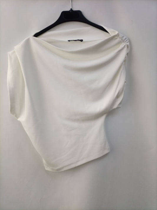 ZARA.Top blanco asimétrico T.XS