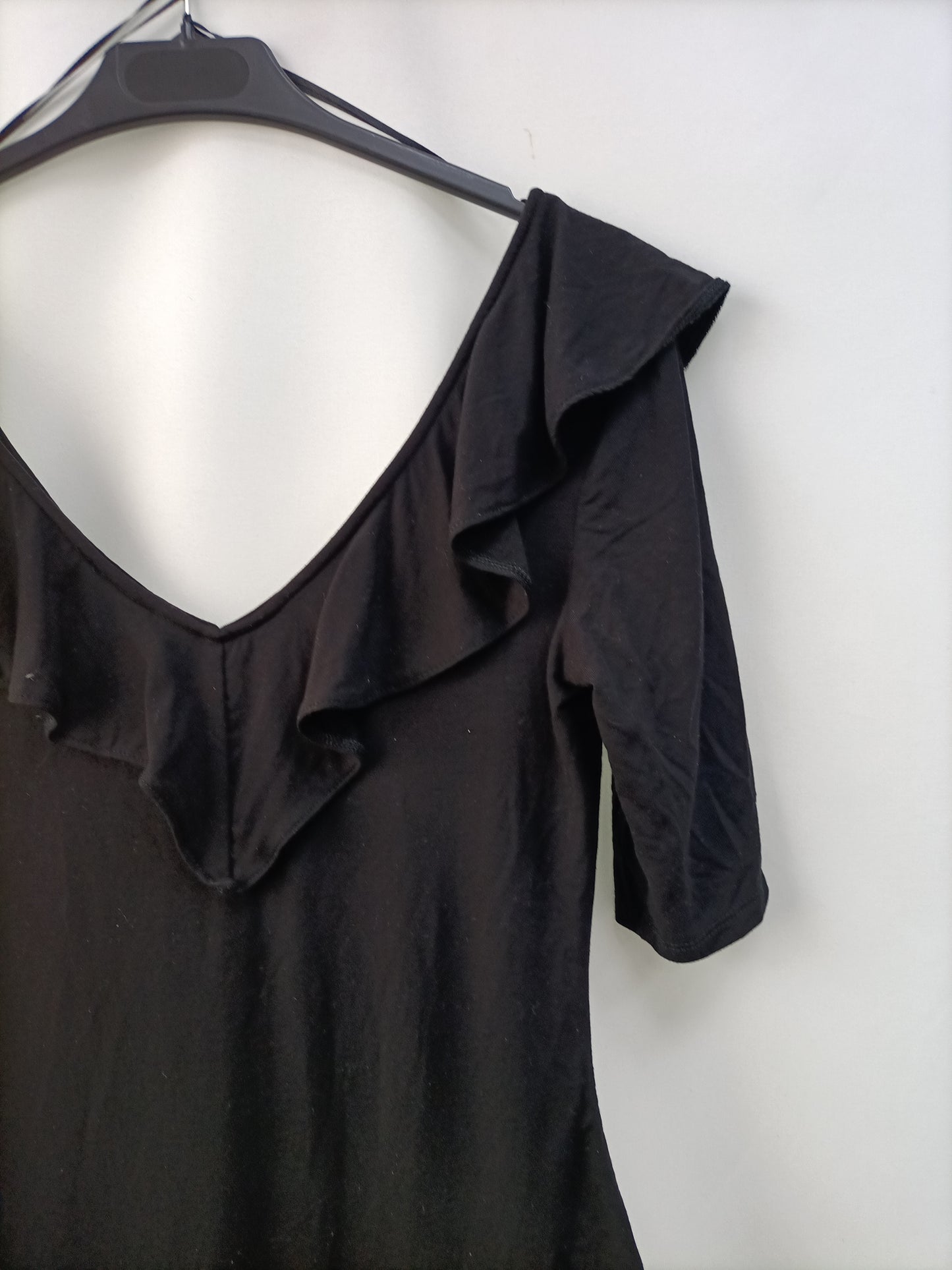 H&M.Body negro volante T.s