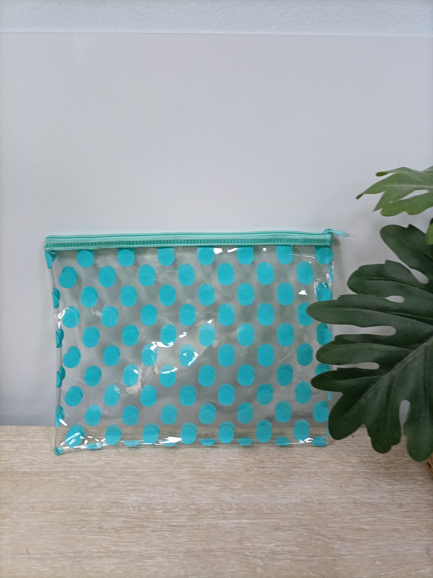 OTRAS. Bolso de mano lunares