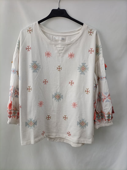 SFERA. Textured embroidered top Tl