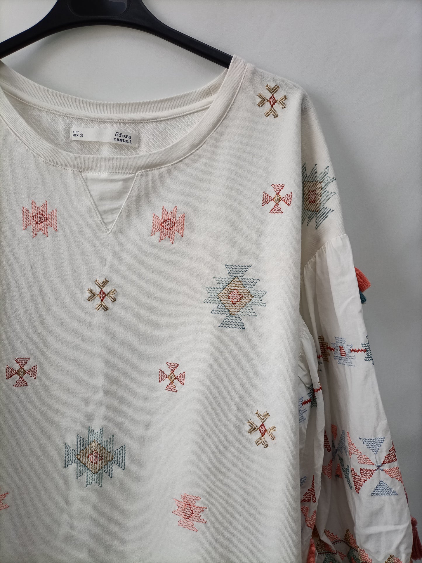 SFERA. Textured embroidered top Tl