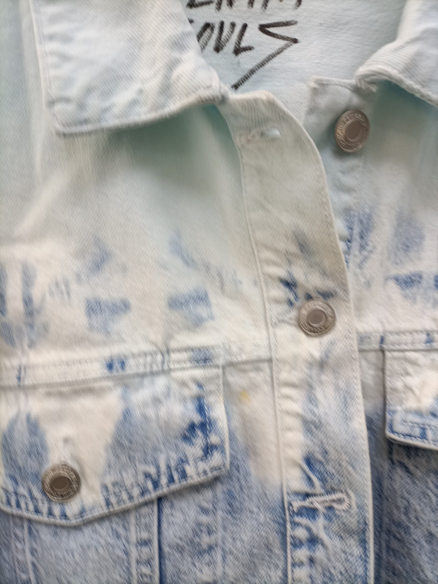BERSHKA. Cazadora vaquera tie dye Tu(s/m) tara