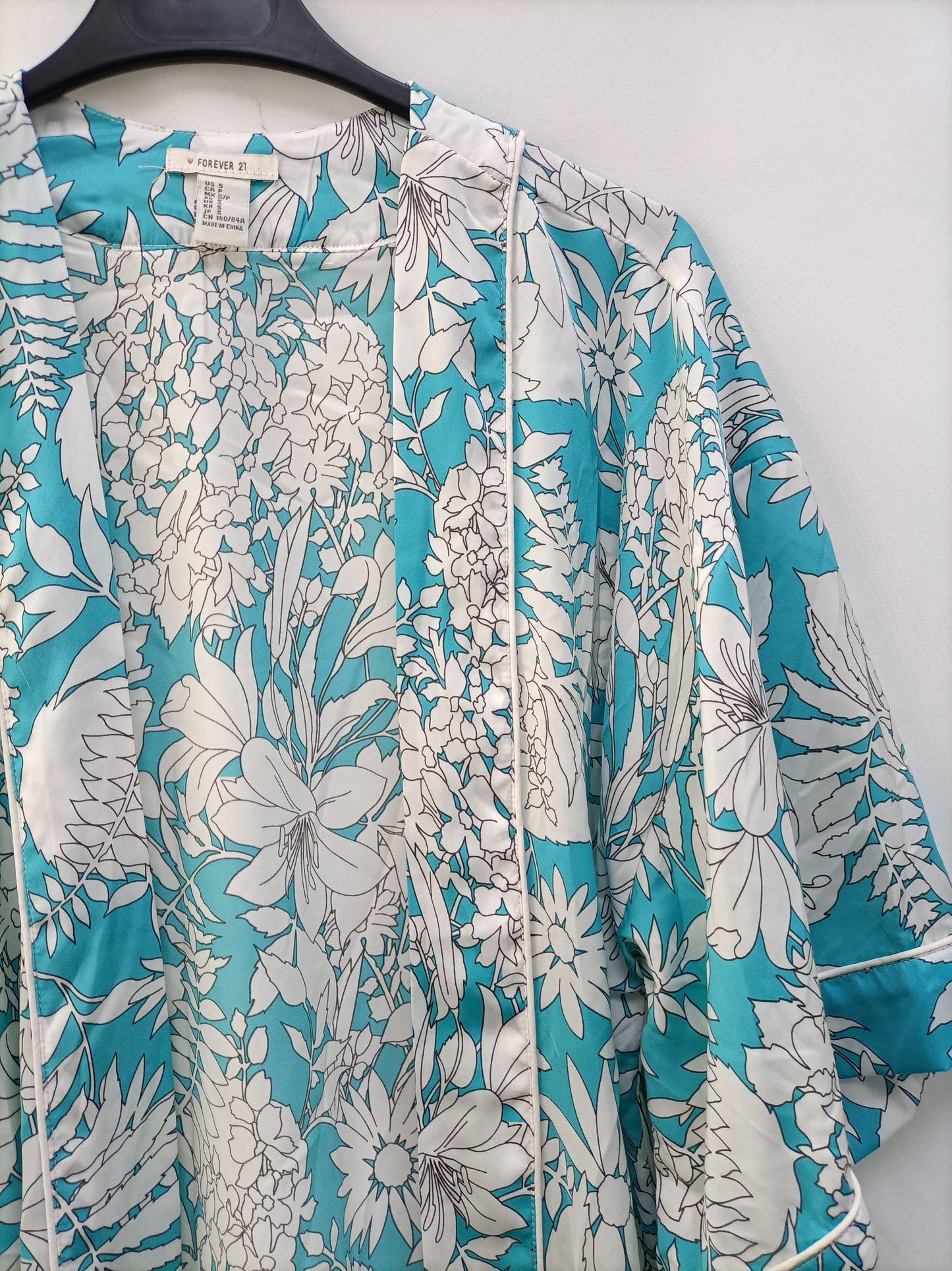 FOREVER21. Kimono azul flores T.s