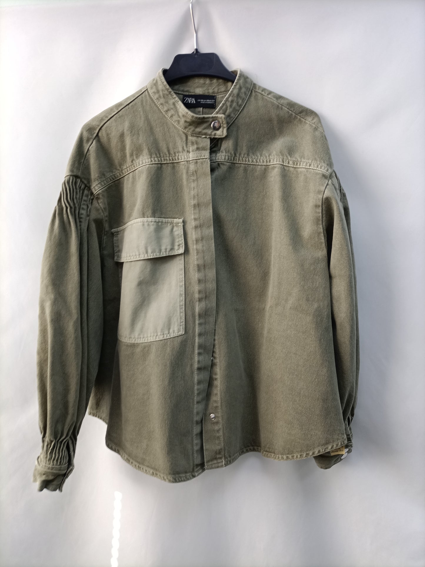 ZARA. Sobrecamisa denim verde T.xs